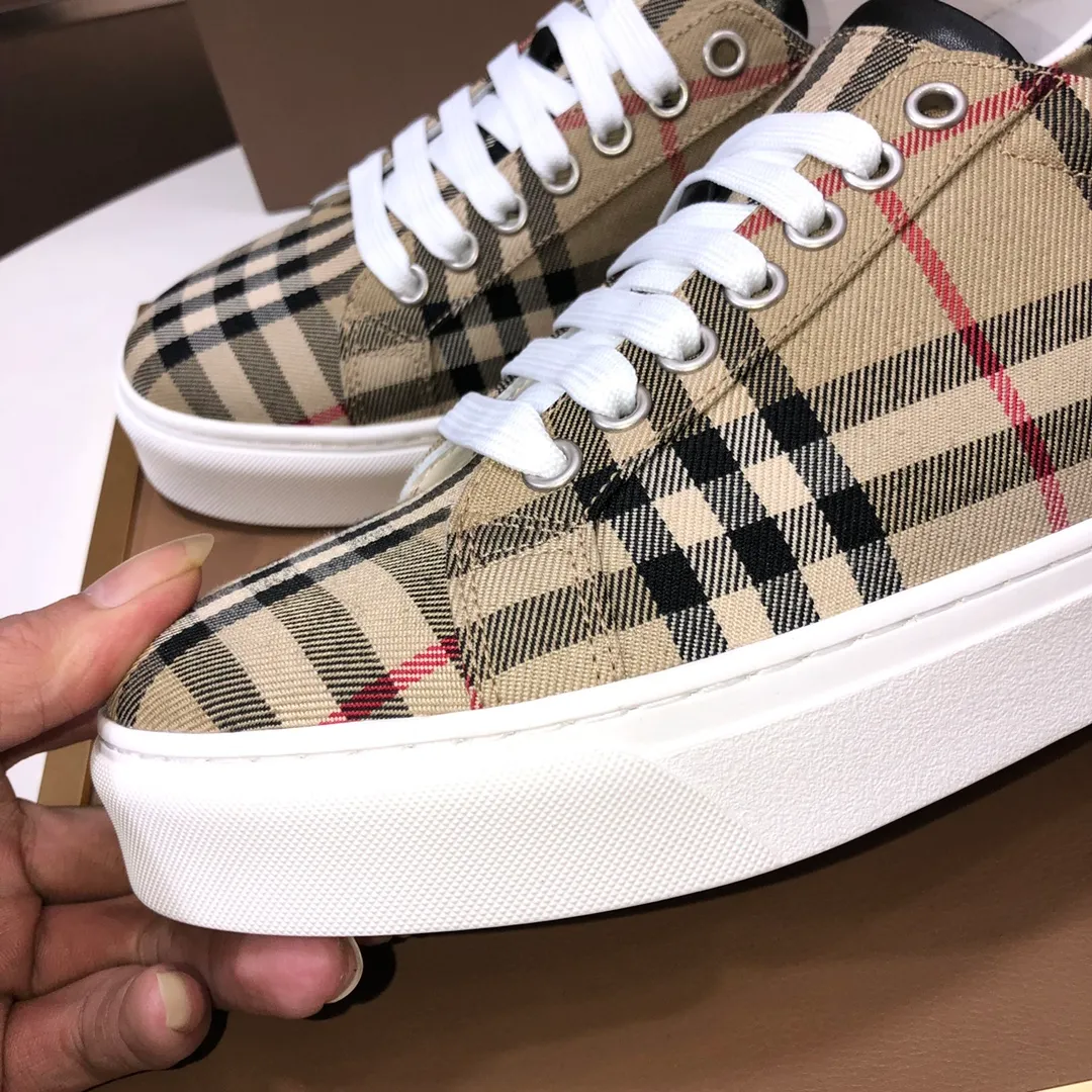 Men's shoes 💰480💰 [Burberry] (cowhide lining) classic low-top sneakers｜Imported cowhide with classic plaid fabric｜Cowhide lining｜Original outsole｜Fine workmanship and comfortable to wear Size: 38-44 (customized at 45)